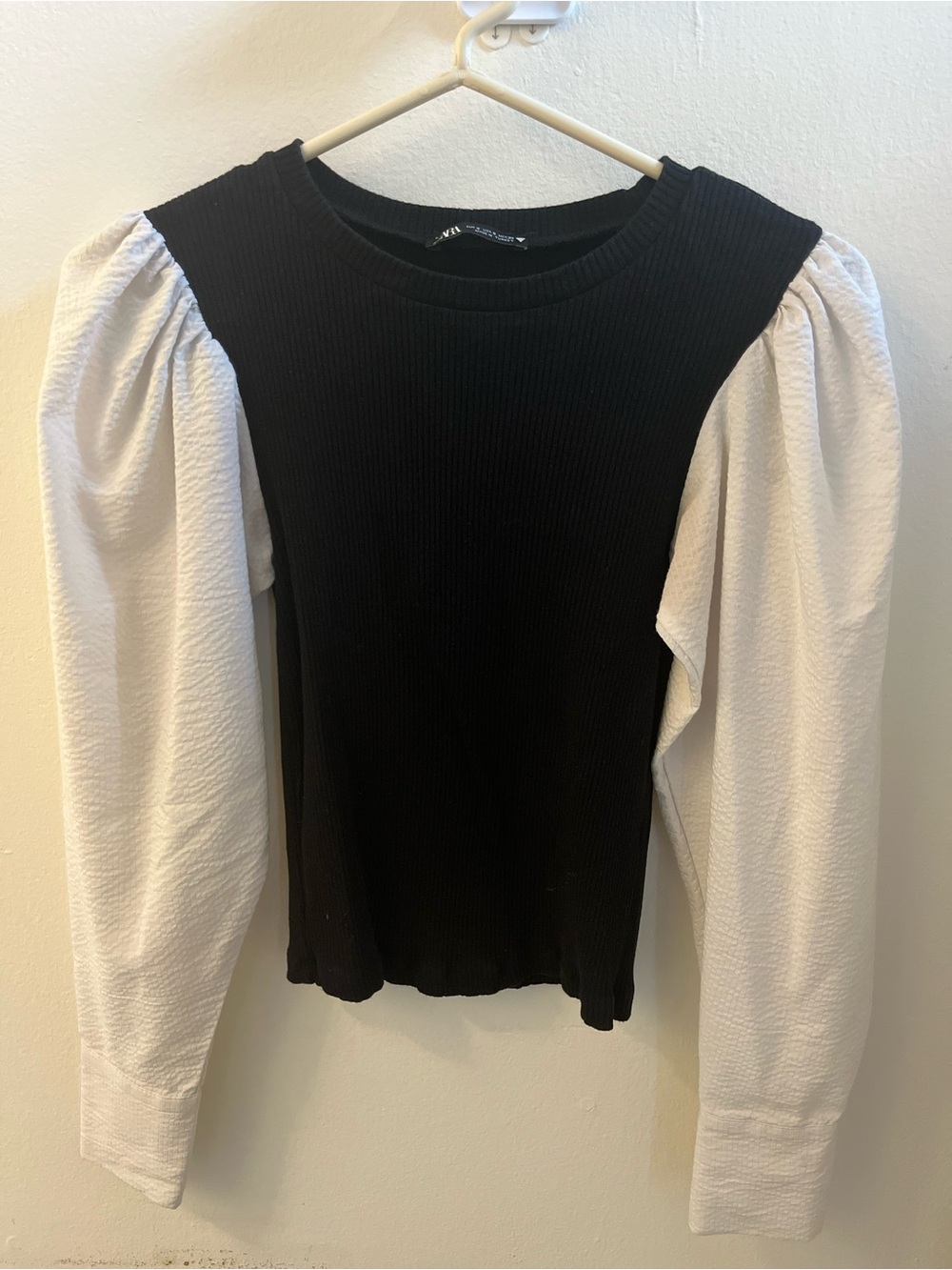 Zara Black Ribbed Top with White Puff Sleeves